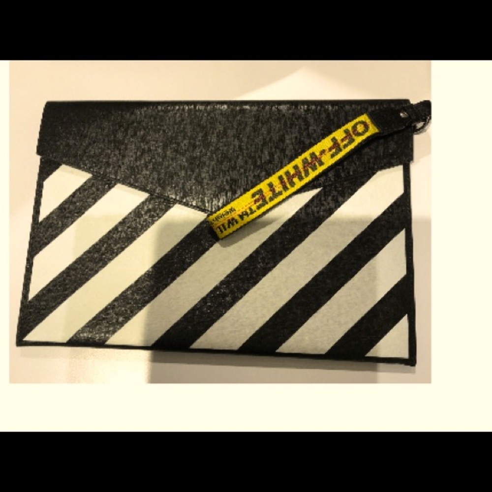 Off-white LARGE risk-let